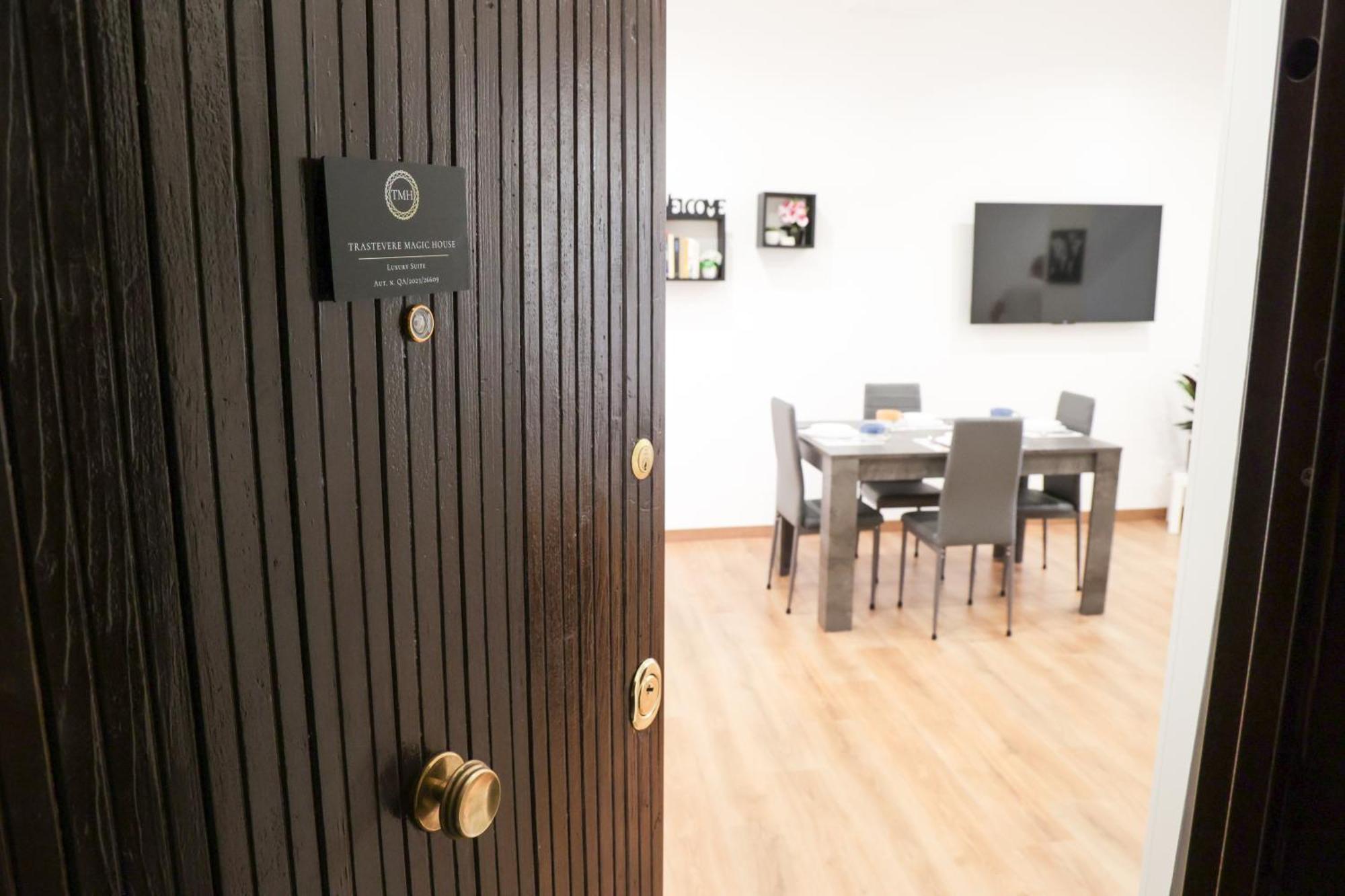 Trastevere Magic House Luxury Suite โรม ภายนอก รูปภาพ